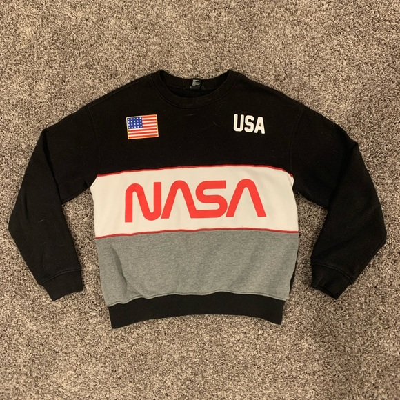 Forever 21 NASA sweatshirt - Picture 2 of 5